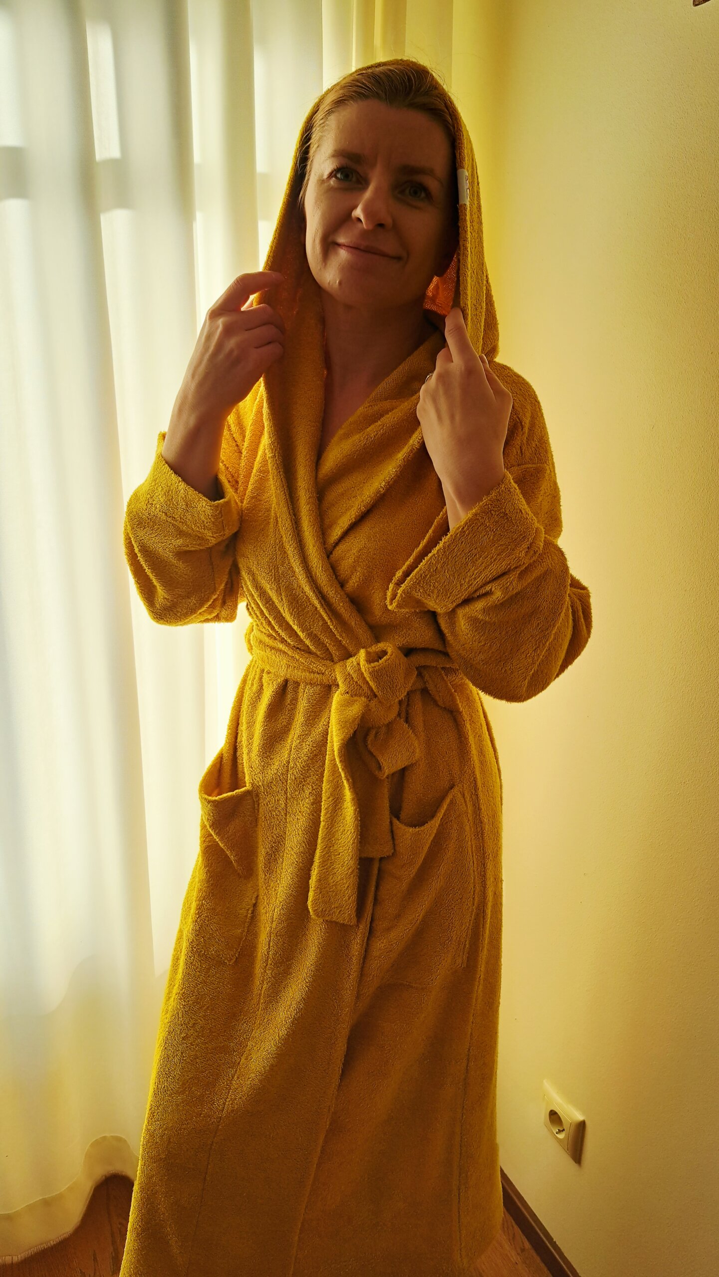 Bambusfroteest UNISEX hommikumantel kapuutsiga kuldkollane